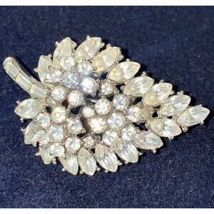 Vintage Signed Crown Trifari Silver Tone Dimensional Rhinestone Leaf Brooch 2”